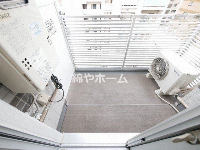 バルコニー　暖かな日差しのふりそそぐバルコニー