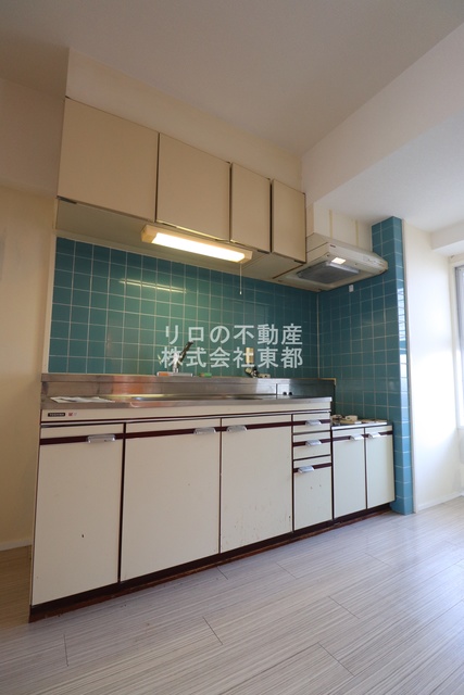 キッチン　※同間取りの別部屋の参考写真　※設備詳細、色など異なる可能性