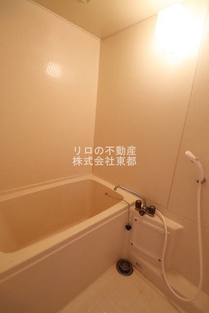 バス・シャワールーム　※同間取りの別部屋の参考写真　※設備詳細、色など異なる可能性
