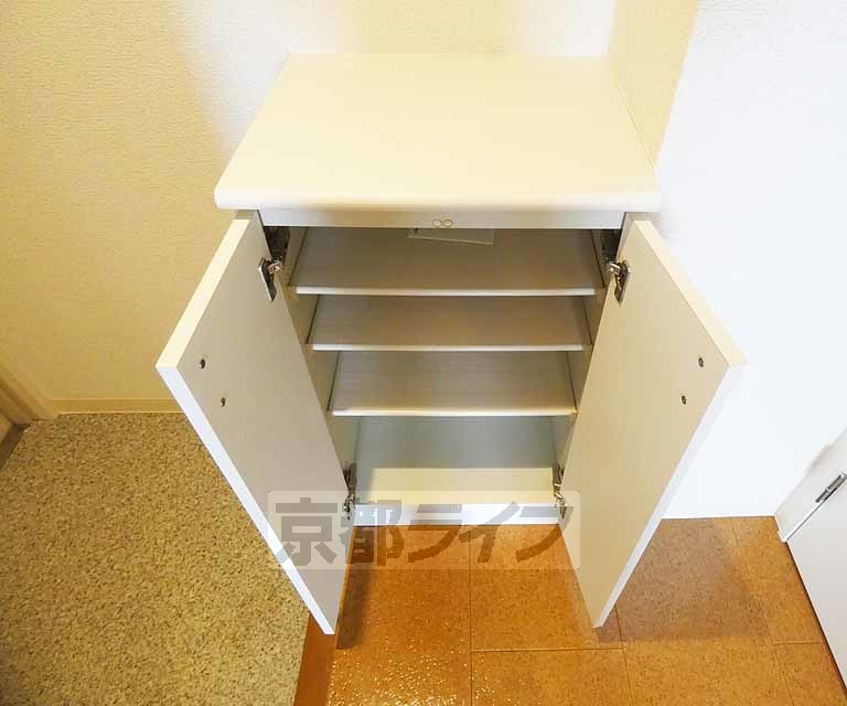 その他設備　靴収納付きの玄関