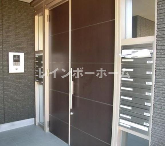 エントランス　落ち着いたエントランスです