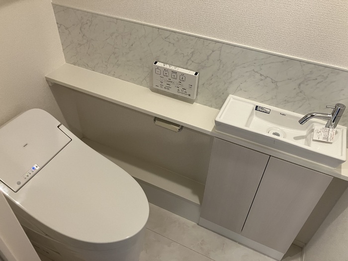 トイレ　※写真は別号室のものですので現状優先とさせていただきます