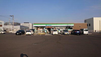 コンビニ　ファミリーマート 高松小村町店（コンビニ）まで205m