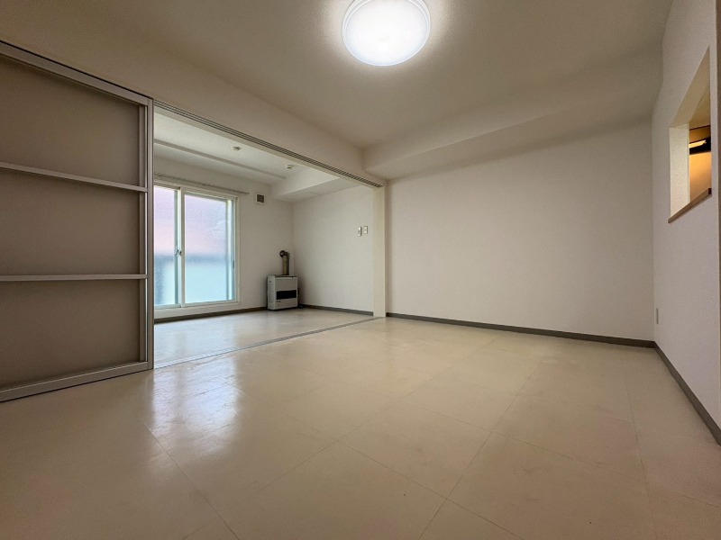 居室・リビング　広くてキレイなお部屋が広がっていて、充実した生活が送れそう。