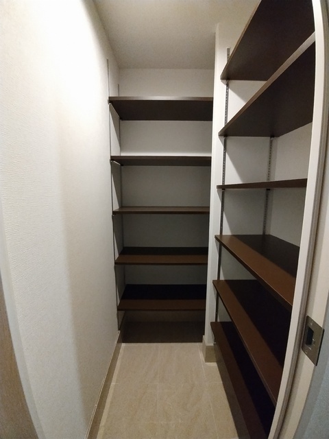玄関　別室参考写真・反転間取