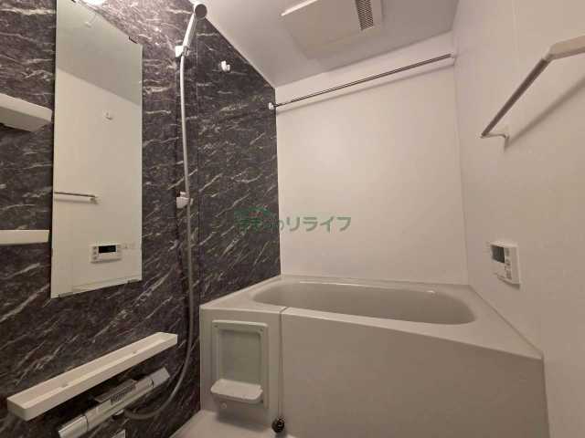 バス・シャワールーム　別部屋の画像になります。