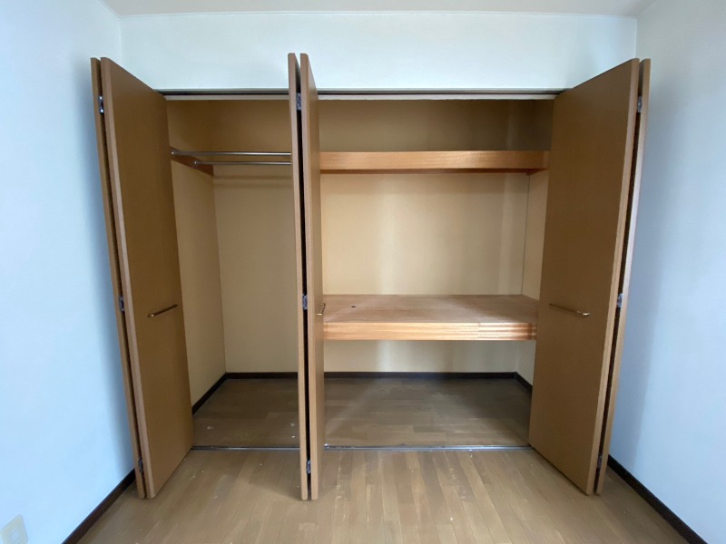 収納　寝室の収納です。部屋がすっきり片付きます。