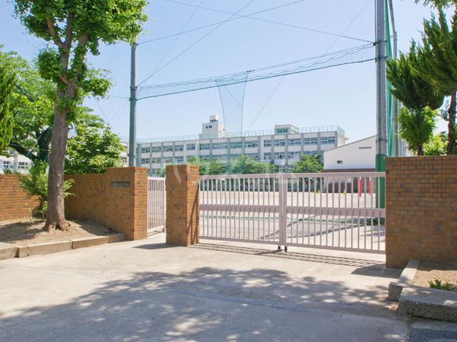 中学校　足立区立鹿浜菜の花中学校（中学校）まで1909m