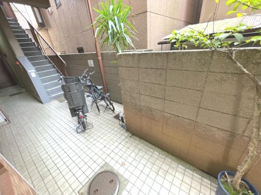 エントランス　建物の内部です