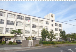 中学校　草津市立草津中学校（中学校）まで600m