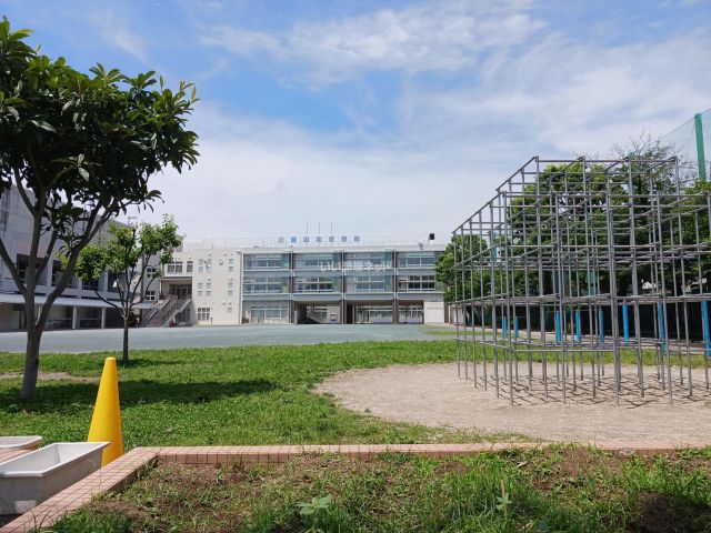 小学校　世田谷区立烏山北小学校（小学校）まで740m