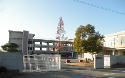 小学校　三木市立三木小学校（小学校）まで810m
