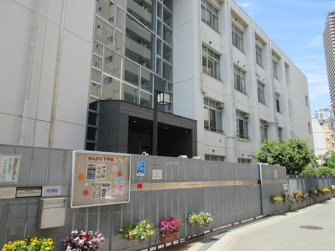 中学校　大阪市立下福島中学校（中学校）まで343m