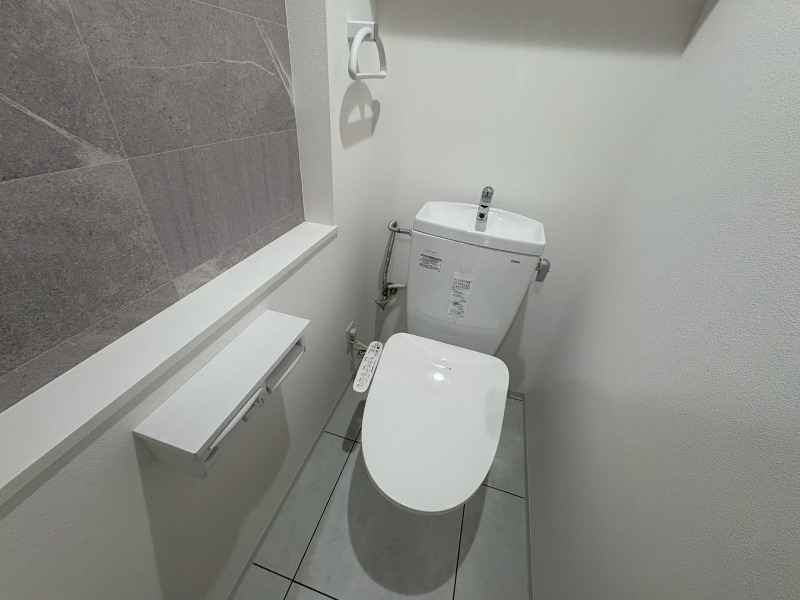 トイレ　シャワートイレになっているので快適です！