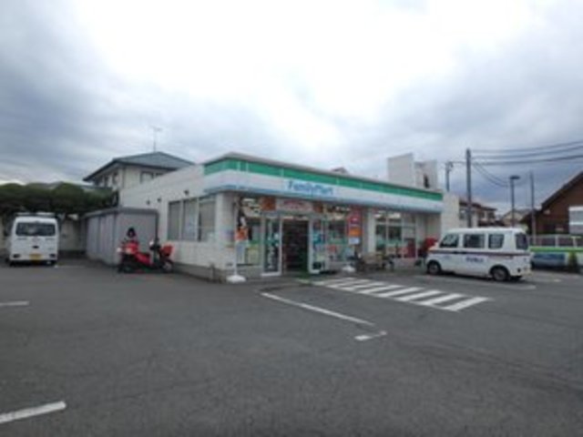コンビニ　ファミリーマート宮沢町一丁目店（コンビニ）まで811m