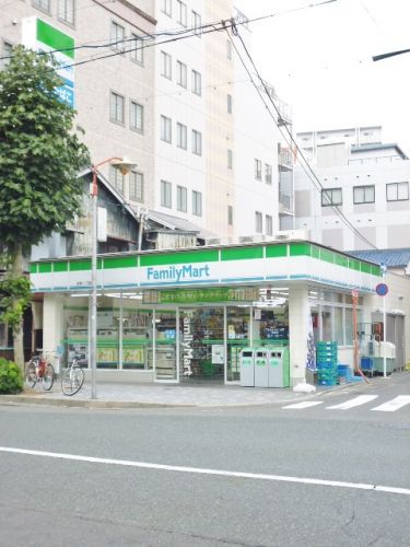 コンビニ　ファミリーマート新栄二丁目店（コンビニ）まで519m