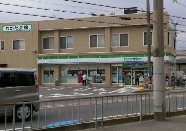 コンビニ　ファミリーマート摂津千里丘二丁目店（コンビニ）まで216m