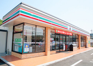 コンビニ　セブンイレブン札幌北18条東店（コンビニ）まで130m