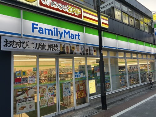 コンビニ　ファミリーマート　東長崎駅南店（コンビニ）まで380m