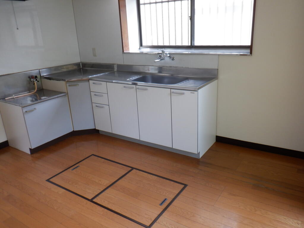 西尾貸家のキッチン写真