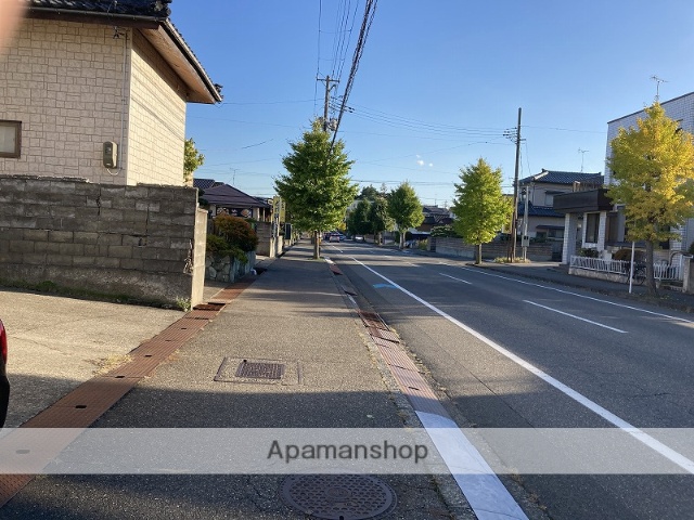 その他　前面道路（その他）まで0m