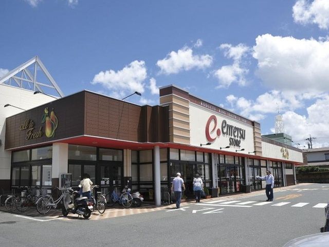 スーパー　遠鉄ストア初生店（スーパー）まで700m