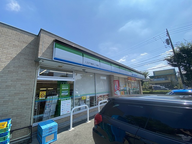 コンビニ　ファミリーマート 八王子下柚木二丁目店（コンビニ）まで501m