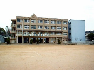 小学校　長坂小学校（小学校）まで384m
