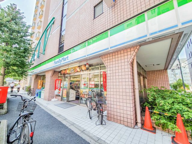 コンビニ　ファミリーマート神田佐久間町店（コンビニ）まで422m