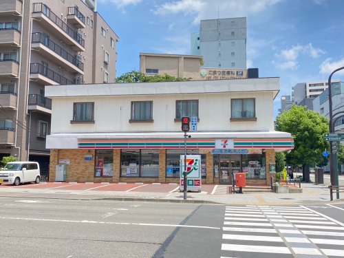 コンビニ　セブンイレブン 北仙台駅前店（コンビニ）まで518m