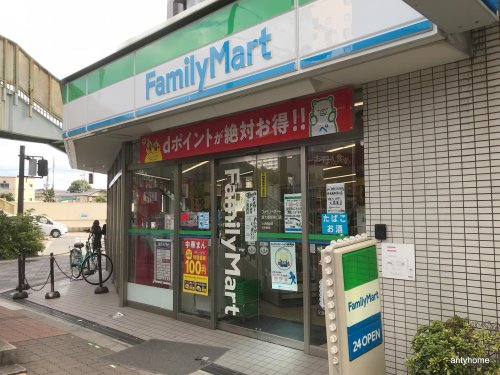 コンビニ　ファミリーマート 新大阪駅東口店（コンビニ）まで259m