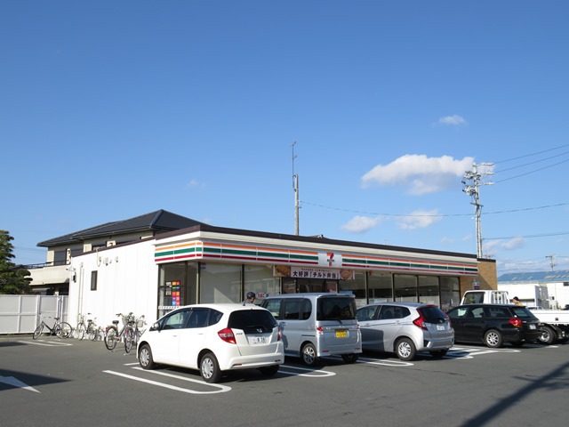 コンビニ　セブンイレブン（コンビニ）まで564m