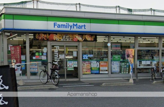 コンビニ　ファミリーマート六木四丁目店（コンビニ）まで408m