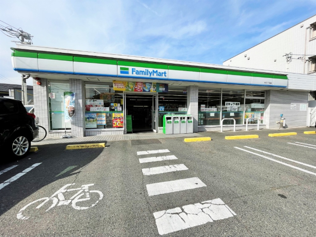 コンビニ　ファミリーマート中江二丁目店（コンビニ）まで179m