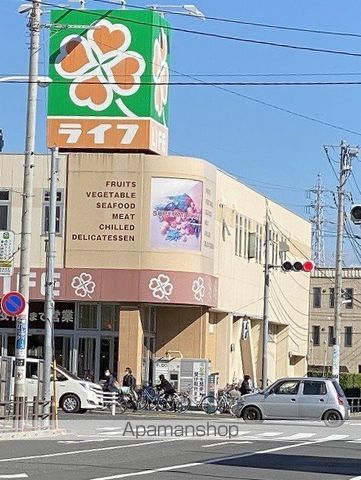 スーパー　（株）ライフコーポレーション／六町駅前店（スーパー）まで518m