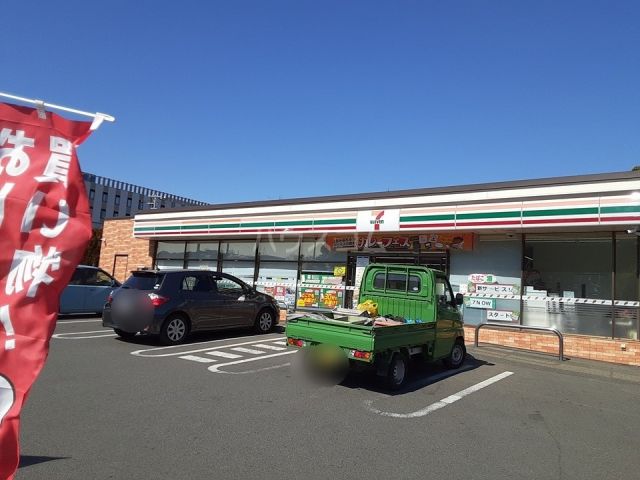 コンビニ　セブンイレブン 藤沢慶応大学前店（コンビニ）まで980m