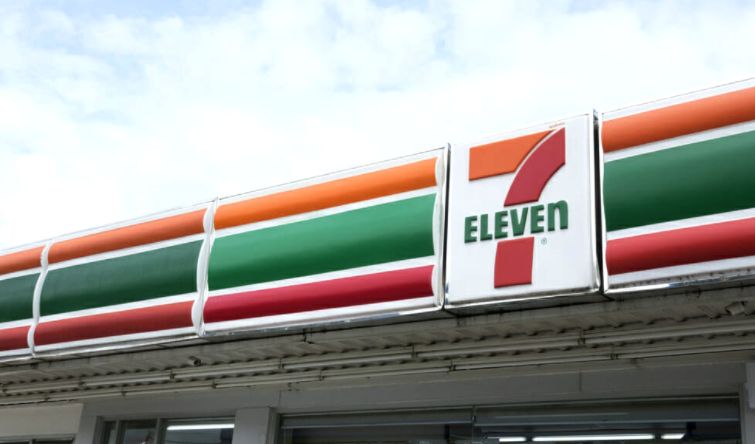 コンビニ　セブンイレブン 川崎駅北店（コンビニ）まで728m