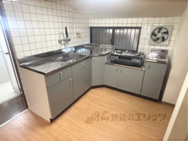京阪石山坂本線 中ノ庄駅 徒歩5分 2階建 築62年のキッチン写真