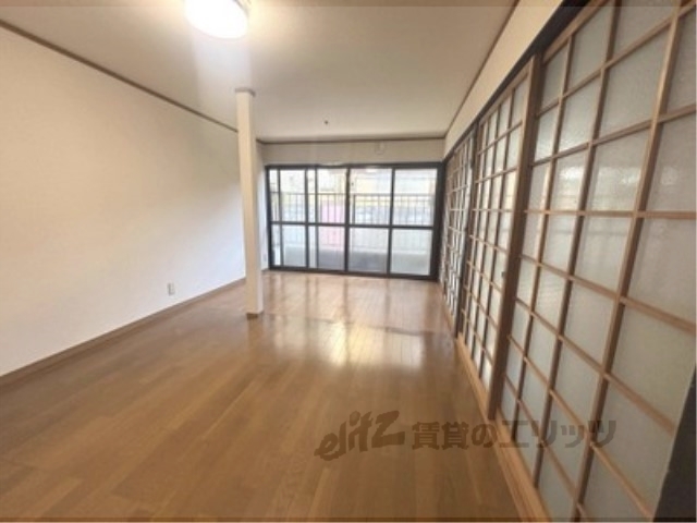 京阪石山坂本線 中ノ庄駅 徒歩5分 2階建 築62年の居間写真
