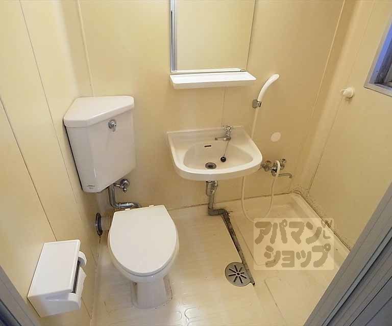 バス・シャワールーム　シャワーとトイレ同室