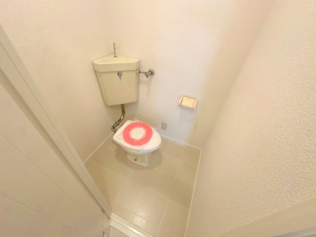 トイレ　清潔感のあるトイレは、誰もがリラックスできる空間です。