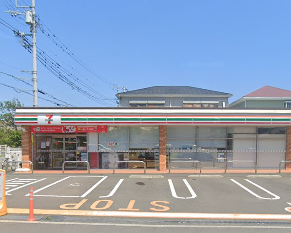 コンビニ　セブンイレブン（コンビニ）まで565m