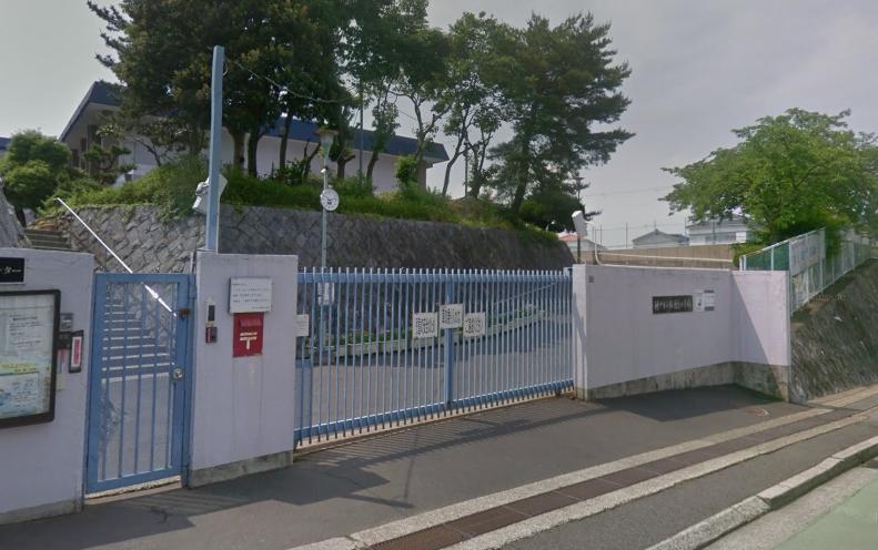 小学校　神戸市立鈴蘭台小学校（小学校）まで560m