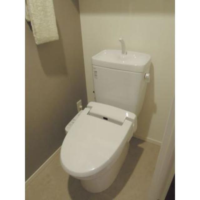 トイレ　※写真は同タイプ住戸です。
