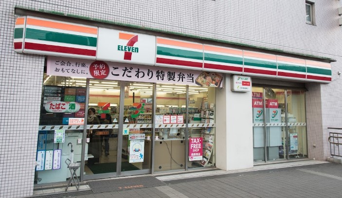 コンビニ　セブンイレブン 三鷹駅南口店（コンビニ）まで896m