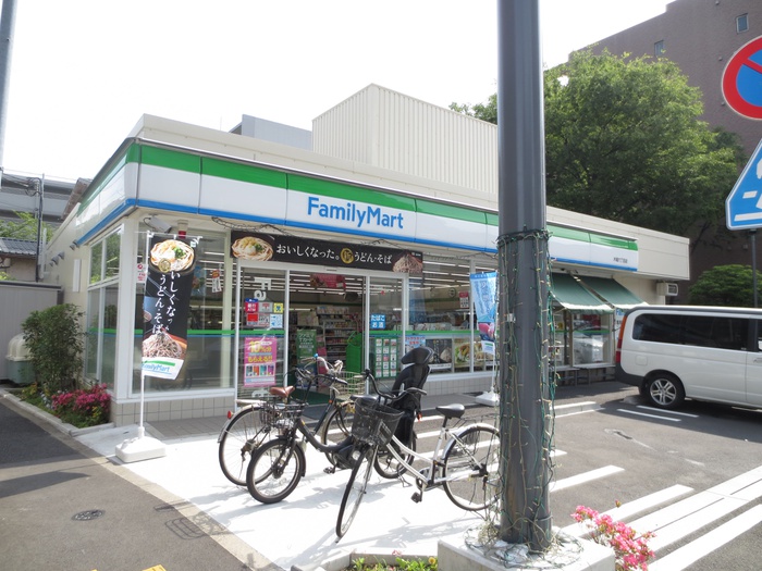 コンビニ　ファミリーマート（コンビニ）まで128m