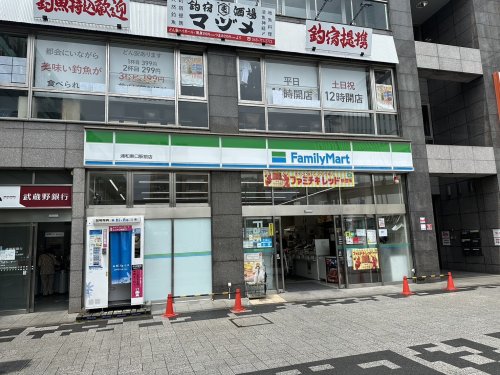 コンビニ　ファミリーマート 浦和東口駅前店（コンビニ）まで450m