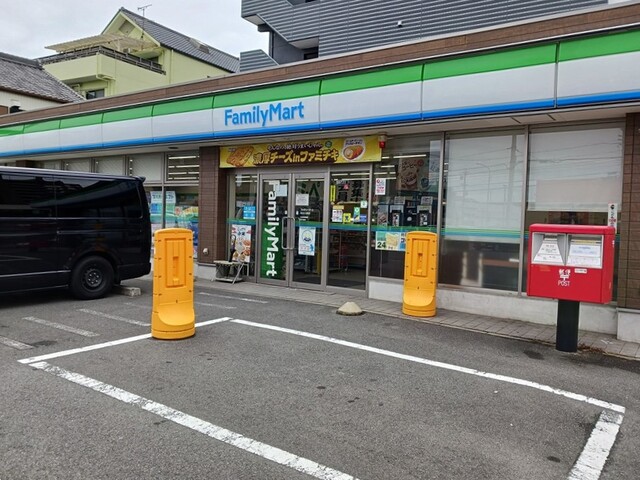 コンビニ　ファミリーマート（コンビニ）まで290m