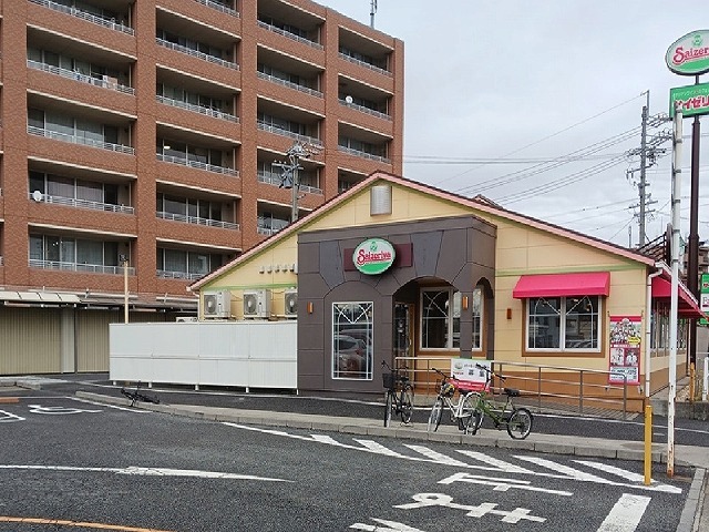 飲食店　サイゼリヤ（飲食店）まで790m