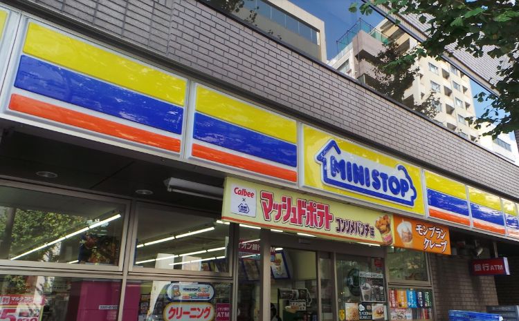 コンビニ　ミニストップ岩本町2丁目店（コンビニ）まで106m